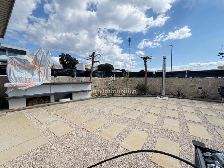 Novalja - appartamento con giardino vicino alla spiaggia