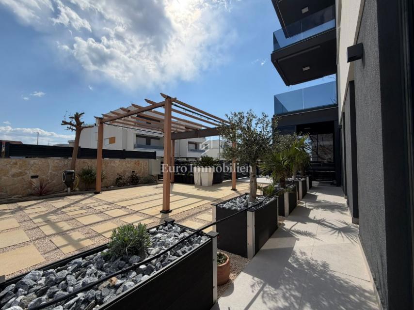 Novalja - appartamento con giardino vicino alla spiaggia