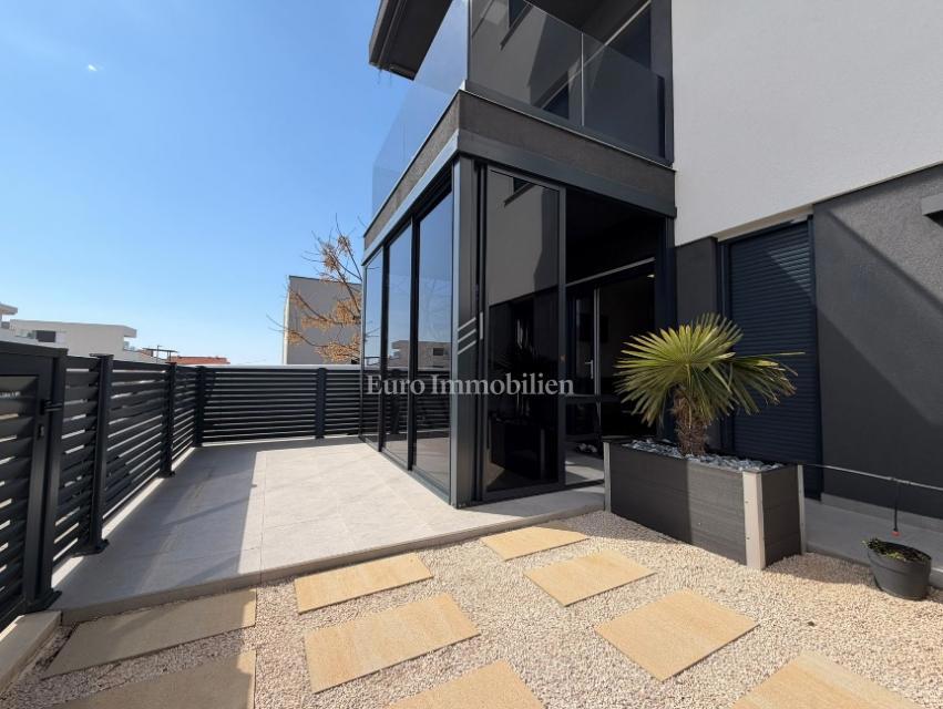 Novalja - appartamento con giardino vicino alla spiaggia