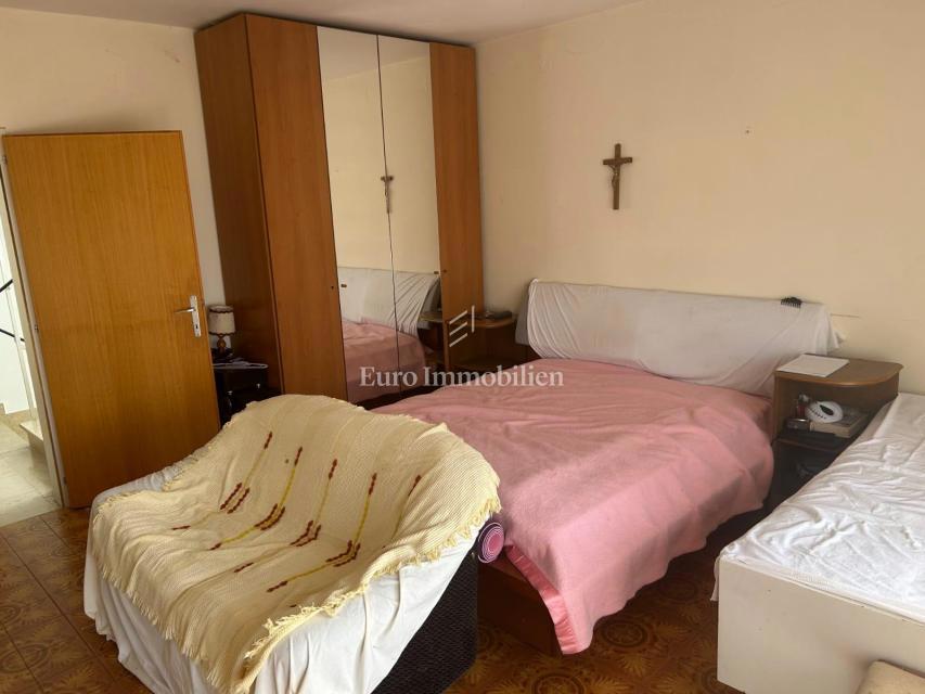 Crikvenica, casa d’investimento con 5 unità e vista mare aperta