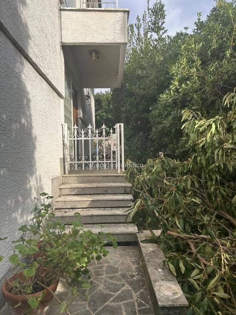 Crikvenica, casa d’investimento con 5 unità e vista mare aperta