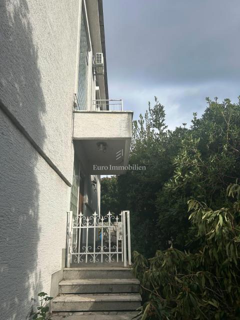 Crikvenica, casa d’investimento con 5 unità e vista mare aperta