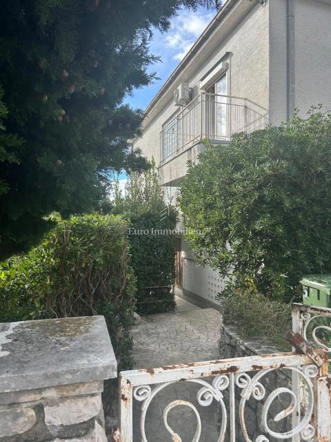 Crikvenica, casa d’investimento con 5 unità e vista mare aperta