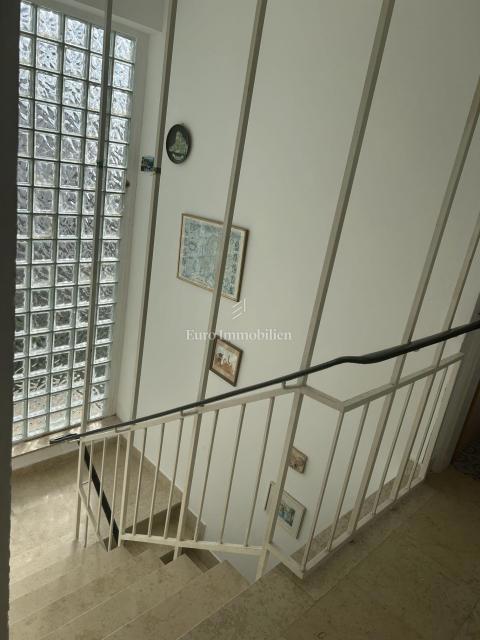 Crikvenica, casa d’investimento con 5 unità e vista mare aperta