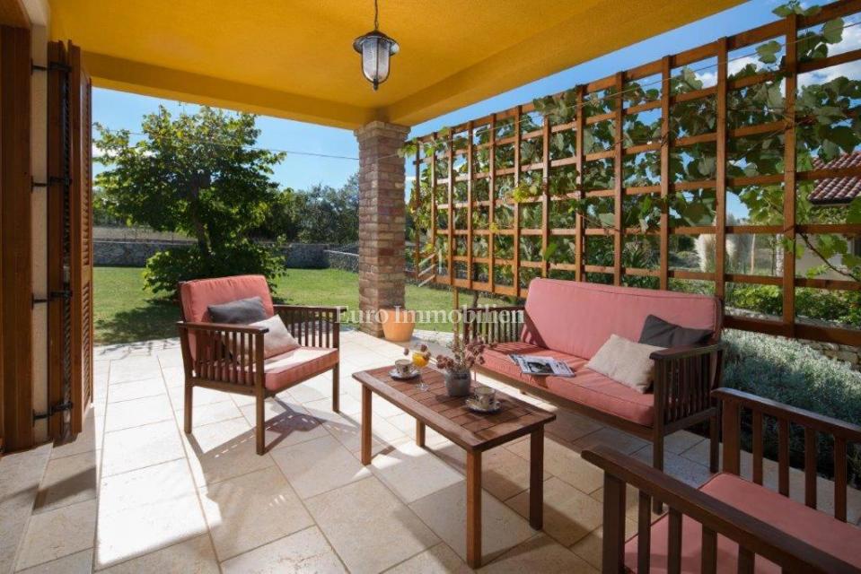 Dintorni di Albona: una casa con piscina, posizione tranquilla