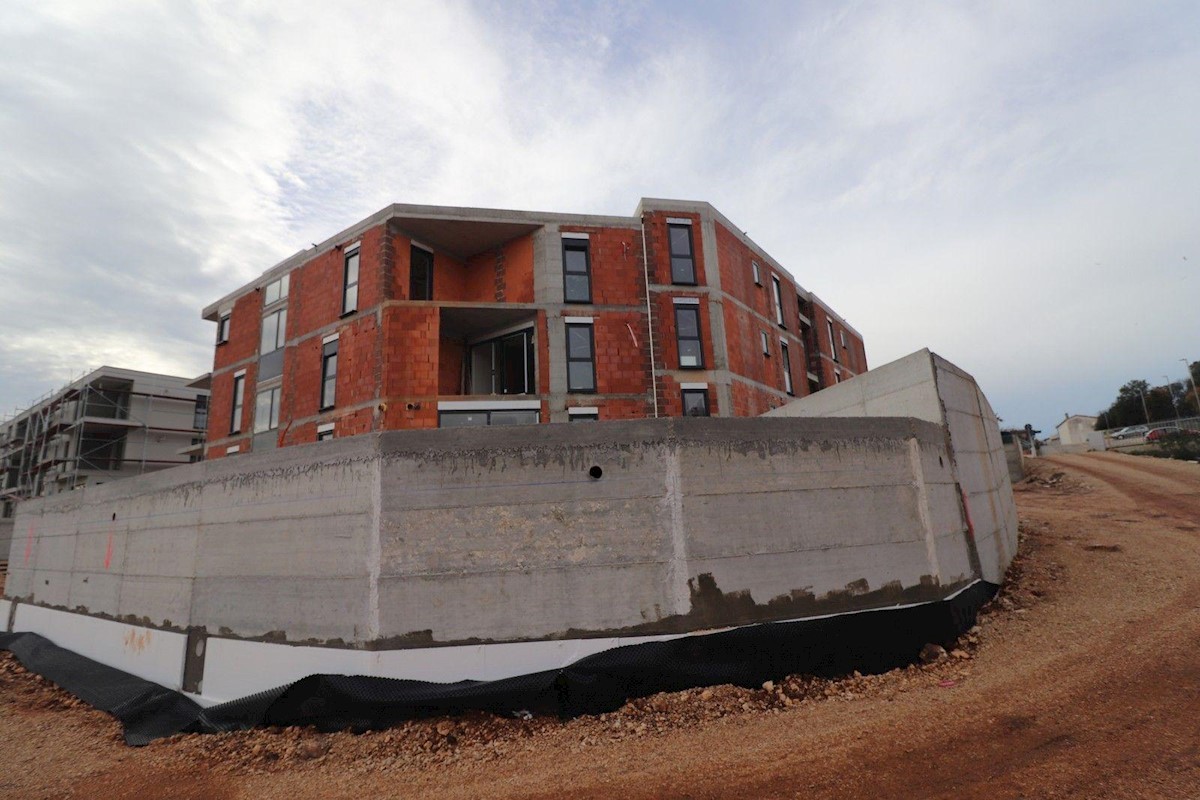 POREČ NUOVA COSTRUZIONE!!! Penthouse con terrazza sul tetto, ascensore e garage