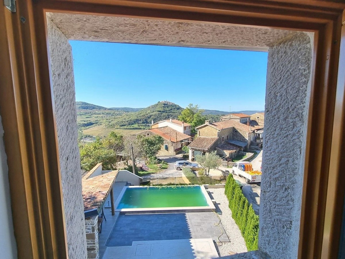 Casa in pietra ristrutturata e appartamento a schiera con piscina, vista su Montona