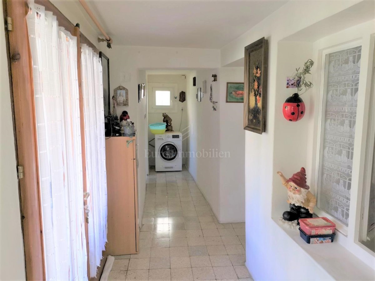 Beautiful semi-detached house with a large garden, Mali Lošinj