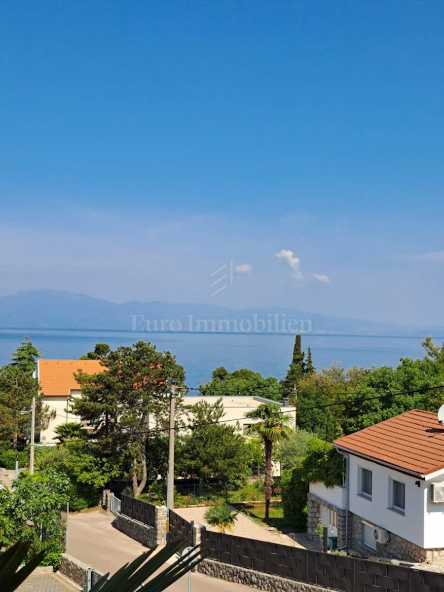 Beautiful house with several residential units and sea view, island of Krk