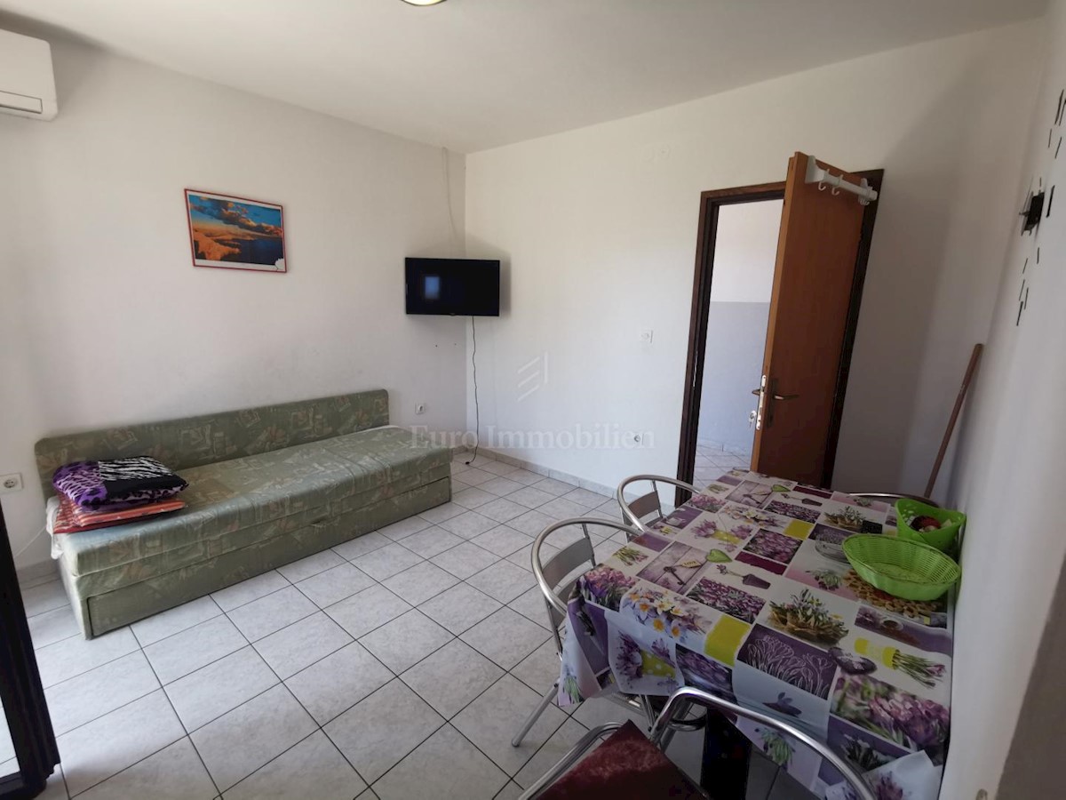 Investment! House with apartments 50m far from the sea, island Pag