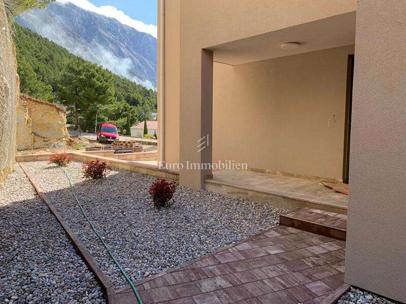 New construction with a beautiful view of the sea, Baška Voda