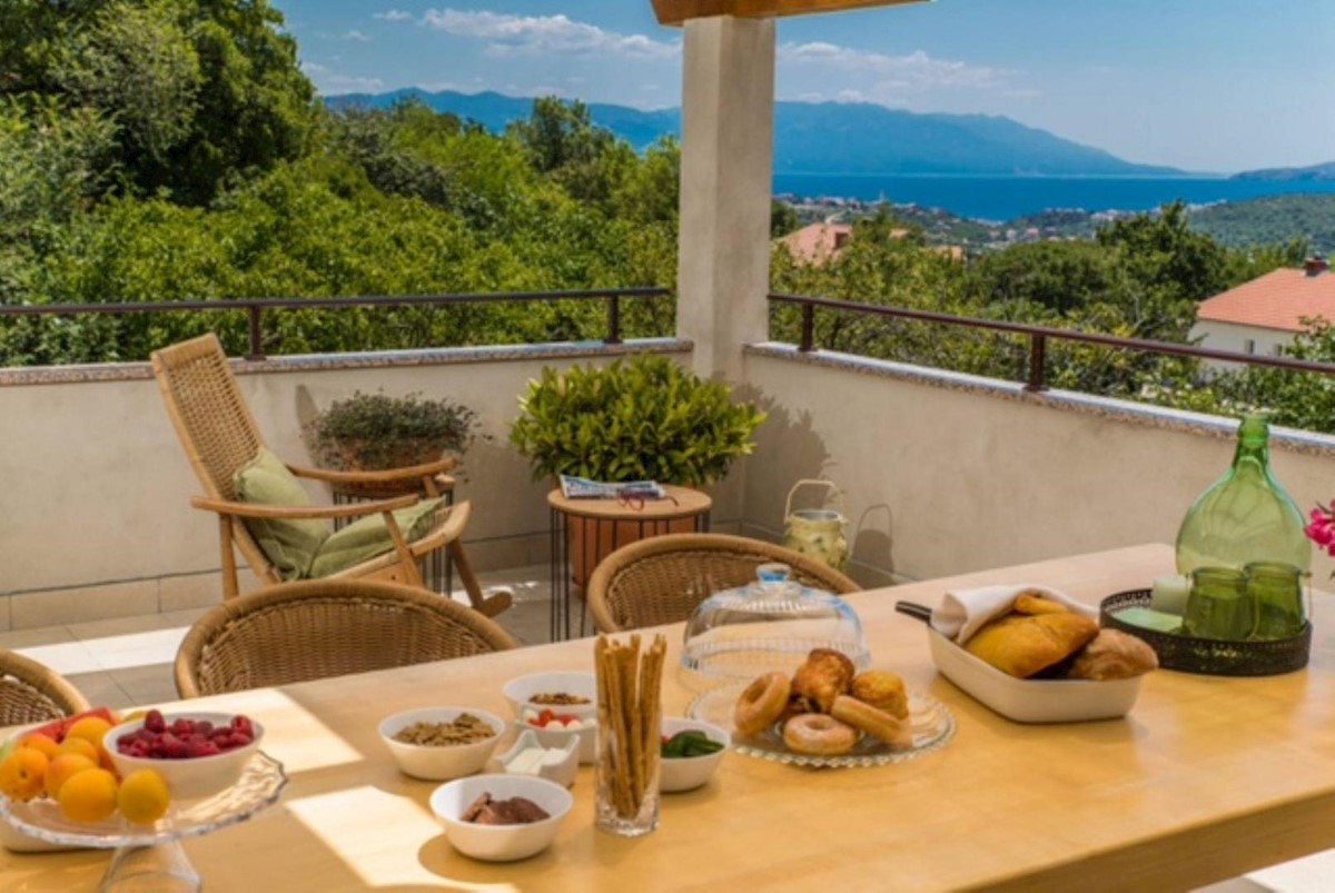 Family house with sea view, Bribir