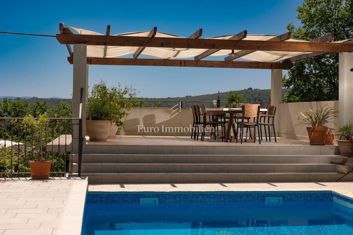 Family house with sea view, Bribir