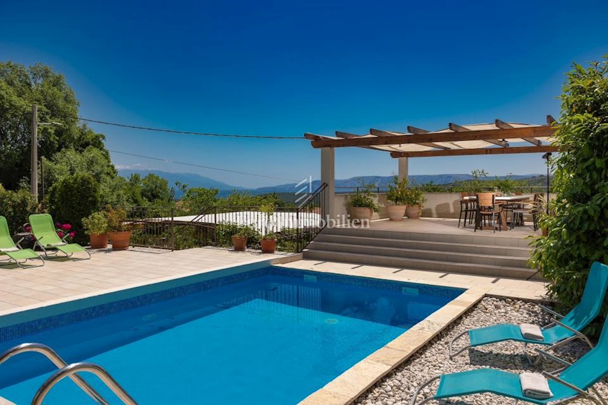 Family house with sea view, Bribir