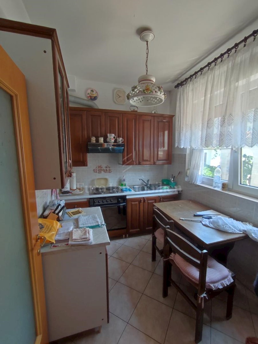 Rijeka, wider center, house with two apartments and garage, quiet location