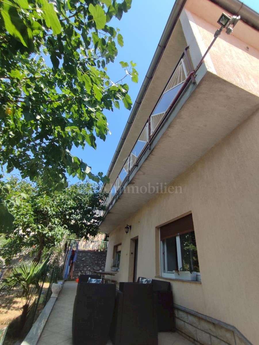 Rijeka, wider center, house with two apartments and garage, quiet location