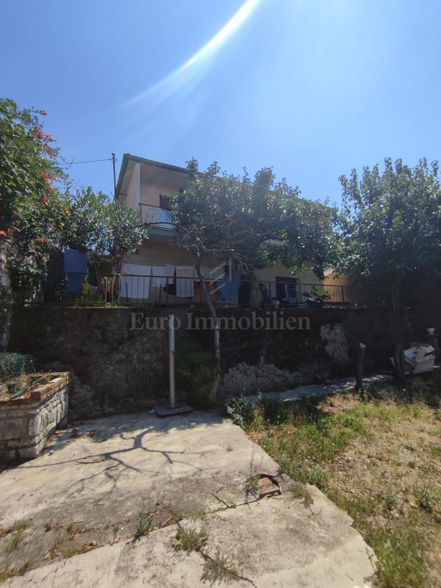 Rijeka, wider center, house with two apartments and garage, quiet location