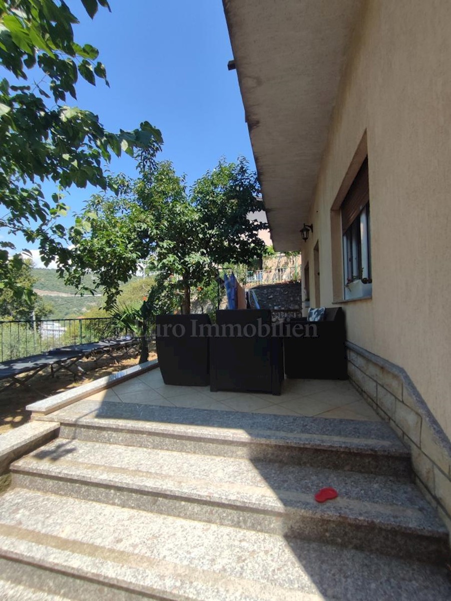 Rijeka, wider center, house with two apartments and garage, quiet location