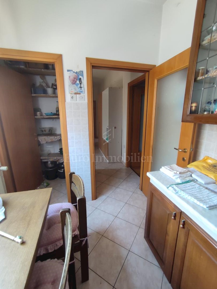 Rijeka, wider center, house with two apartments and garage, quiet location