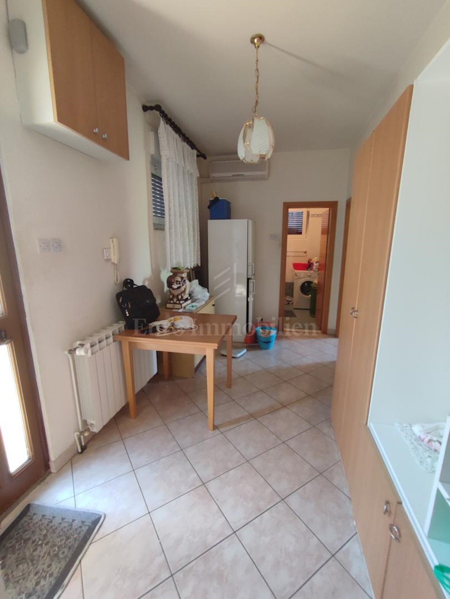 Rijeka, wider center, house with two apartments and garage, quiet location