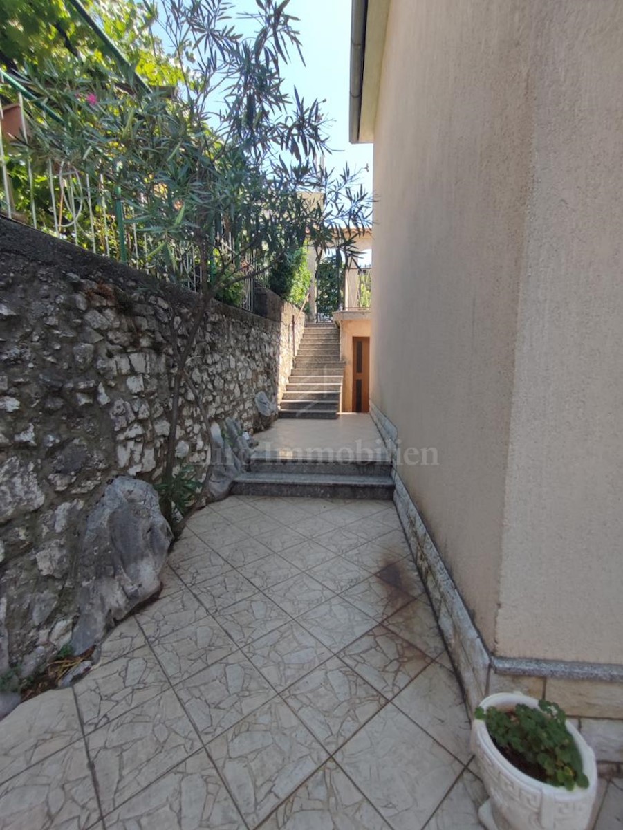 Rijeka, wider center, house with two apartments and garage, quiet location