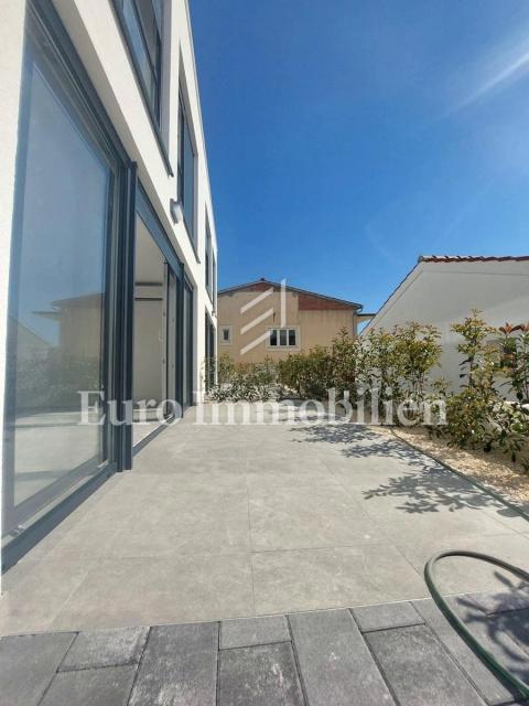 Modern two-story apartment with sea view in a good location, Tisno