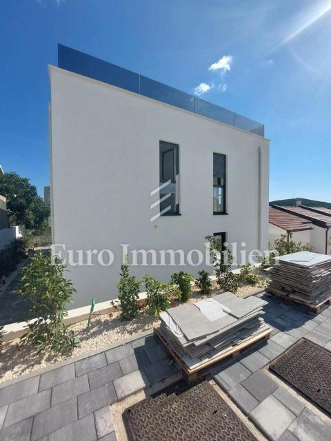 Modern two-story apartment with sea view in a good location, Tisno