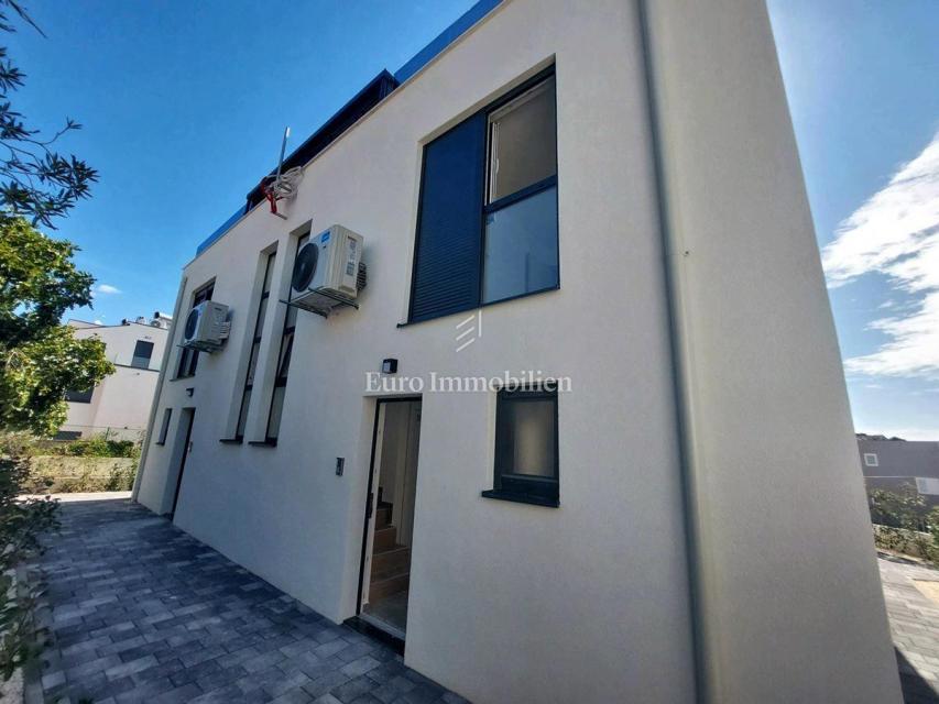 Modern two-story apartment with sea view in a good location, Tisno