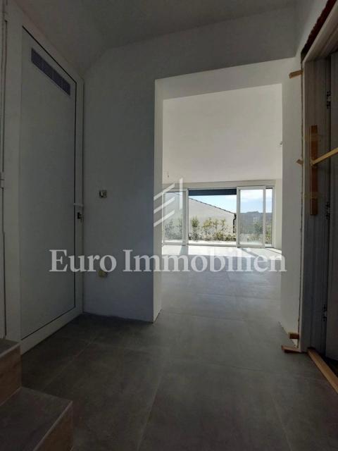 Modern two-story apartment with sea view in a good location, Tisno