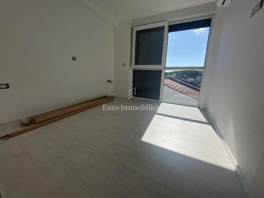 Modern two-story apartment with sea view in a good location, Tisno