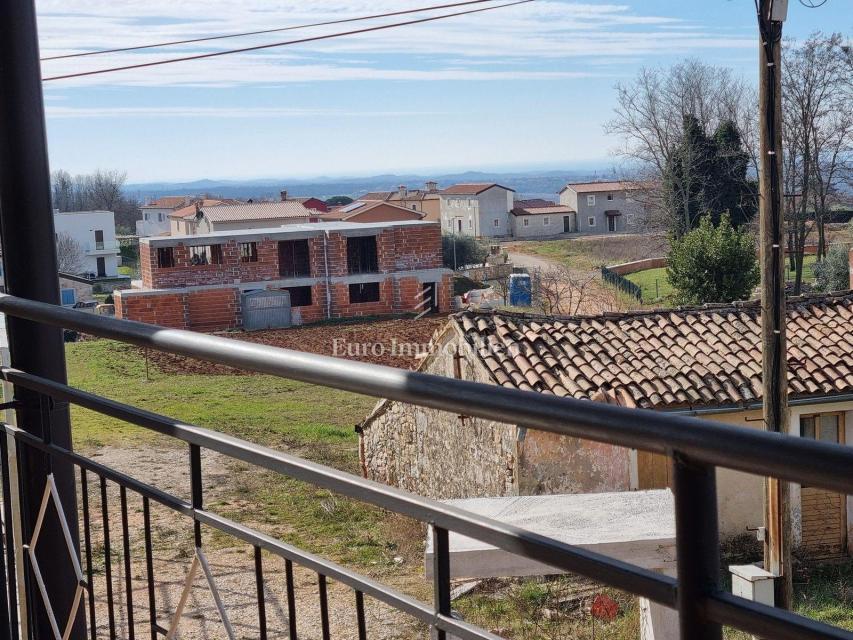 Stone house with three residential units, 7 km from the sea