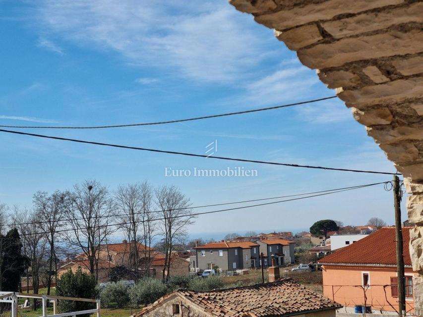 Stone house with three residential units, 7 km from the sea