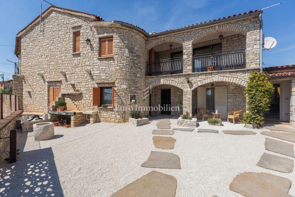 Stone house with three residential units, 7 km from the sea