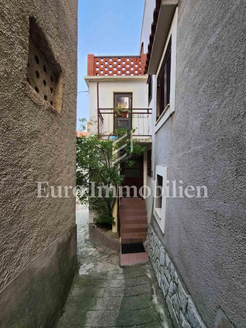 Semi-detached stone house for renovation, Vrbnik - island of Krk