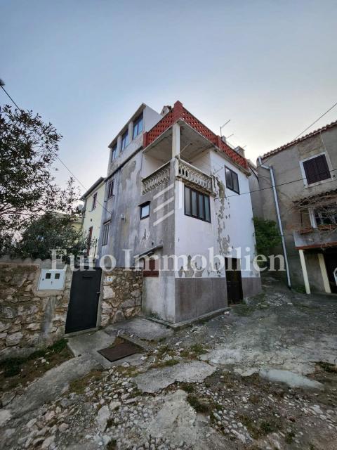 Semi-detached stone house for renovation, Vrbnik - island of Krk