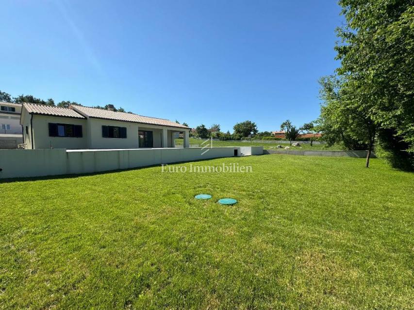 Dintorni di Albona - villa moderna con piscina 