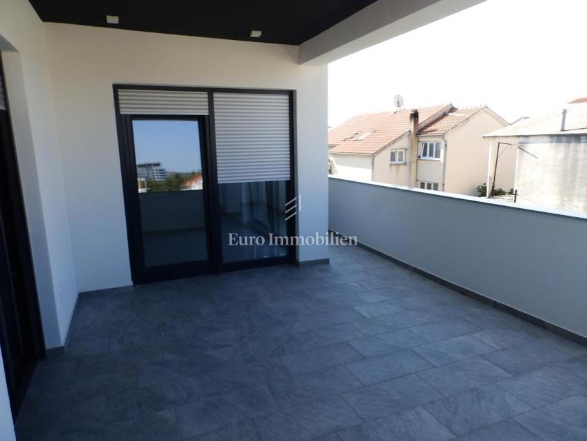 Vodice - lussuoso penthouse con terrazza sul tetto