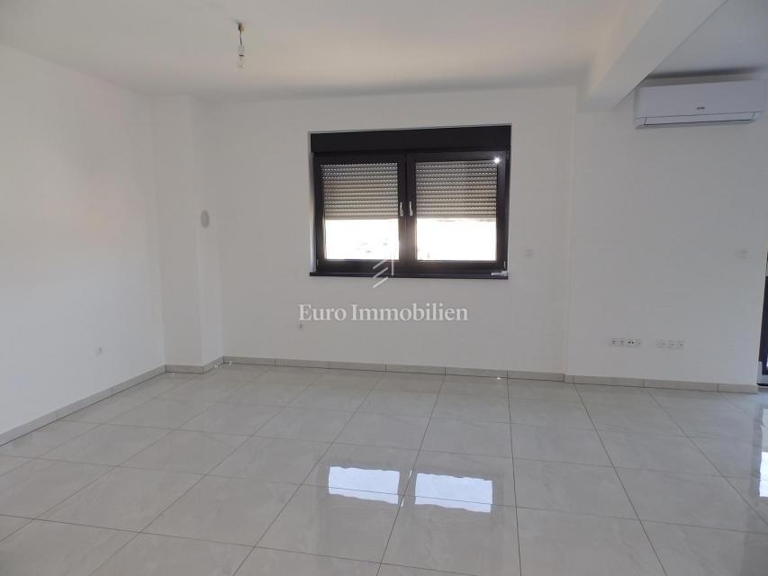 Vodice - lussuoso penthouse con terrazza sul tetto