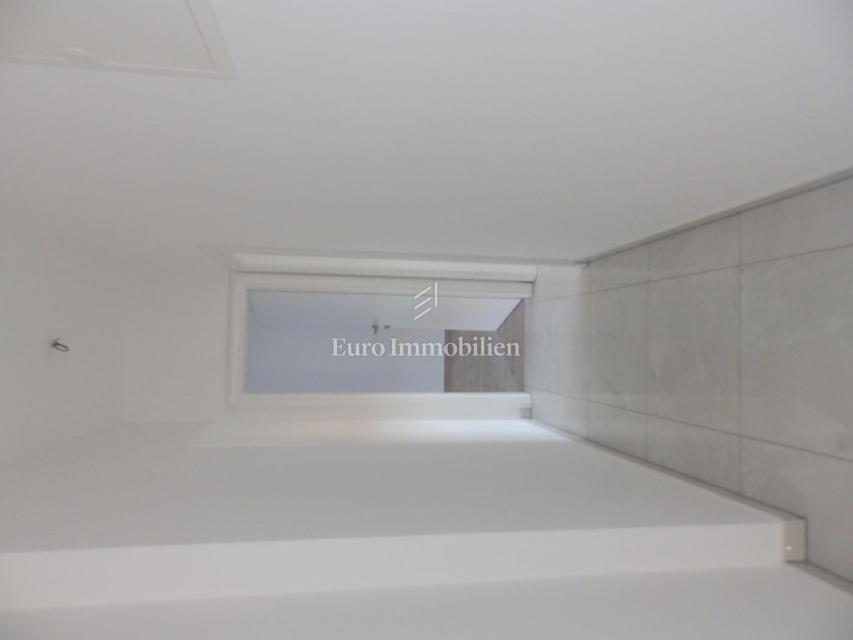 Vodice - lussuoso penthouse con terrazza sul tetto