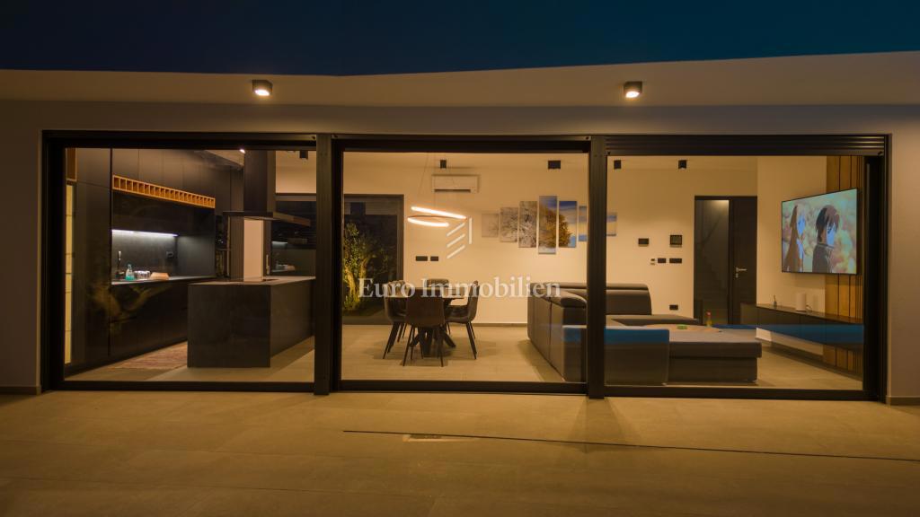 Nuova casa moderna - dintorni della citta di Krk