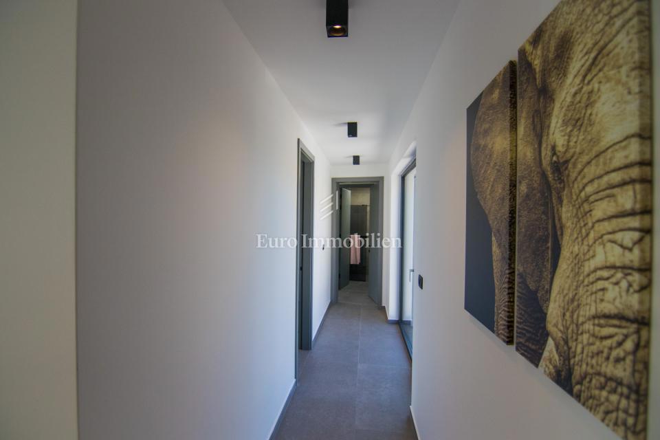 Nuova casa moderna - dintorni della citta di Krk