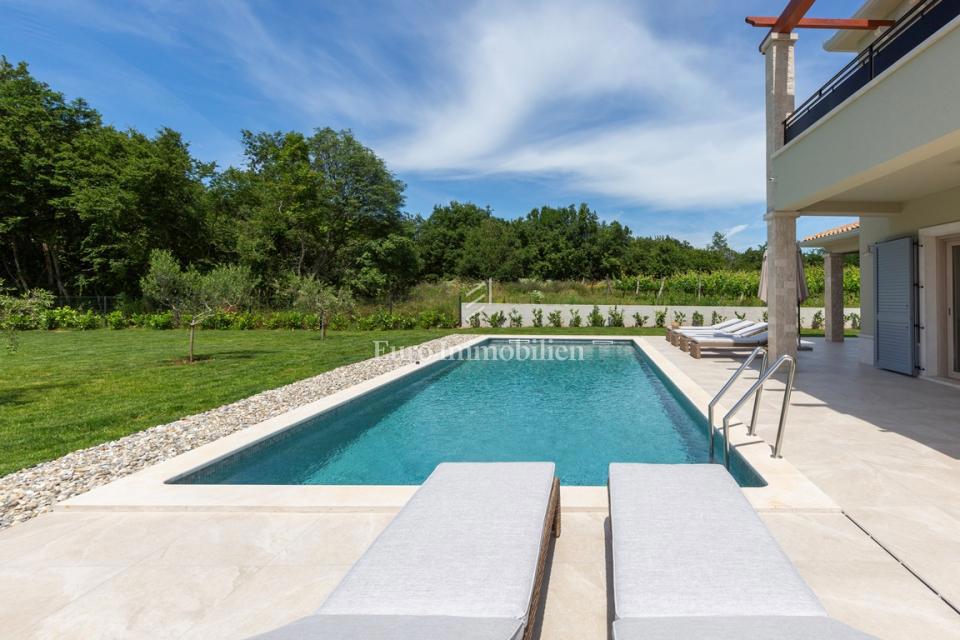 Casa con piscina, nuova costruzione vicino a Labin