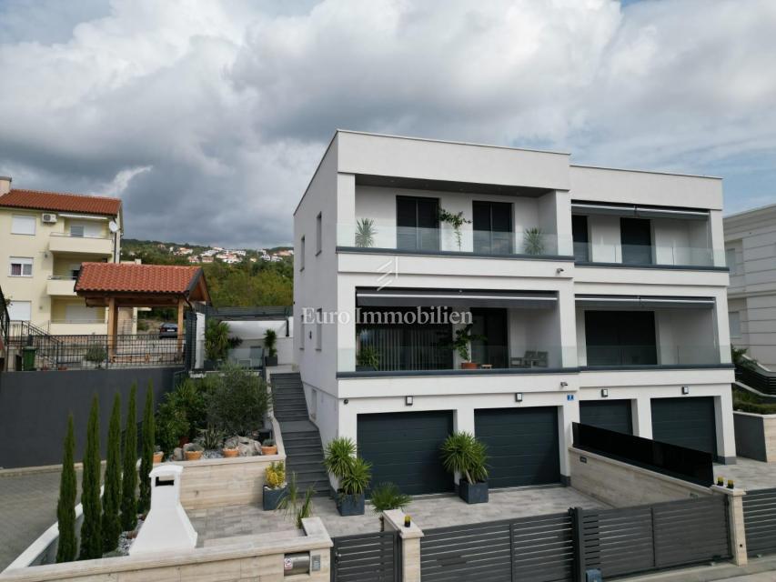 Crikvenica - casa bifamiliare con piscina