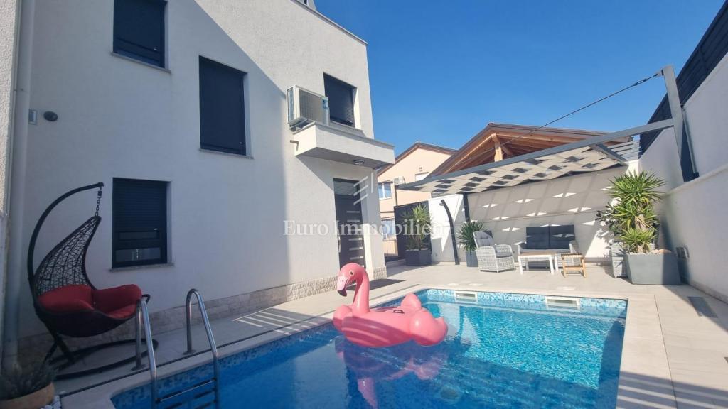 Crikvenica - casa bifamiliare con piscina