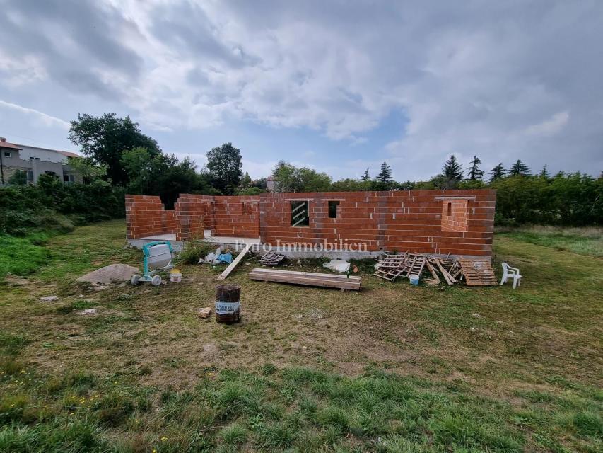 Casa moderna in costruzione, dintorni di Albona