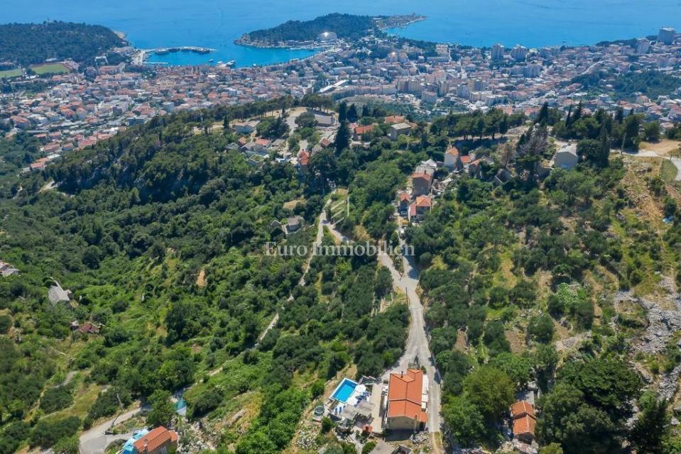 Villa con piscina e vista panoramica sul mare