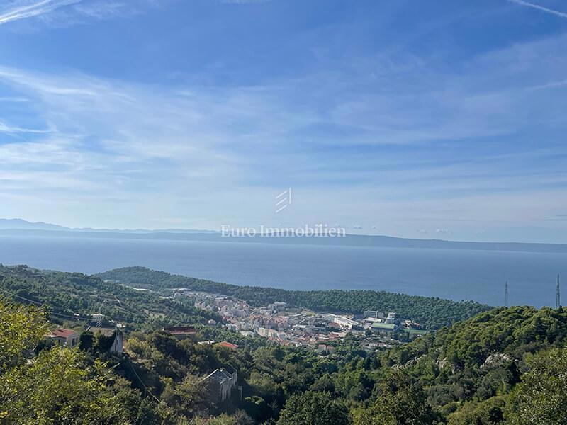 Villa con piscina e vista panoramica sul mare