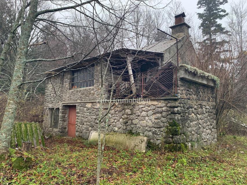 Casa con ampio giardino