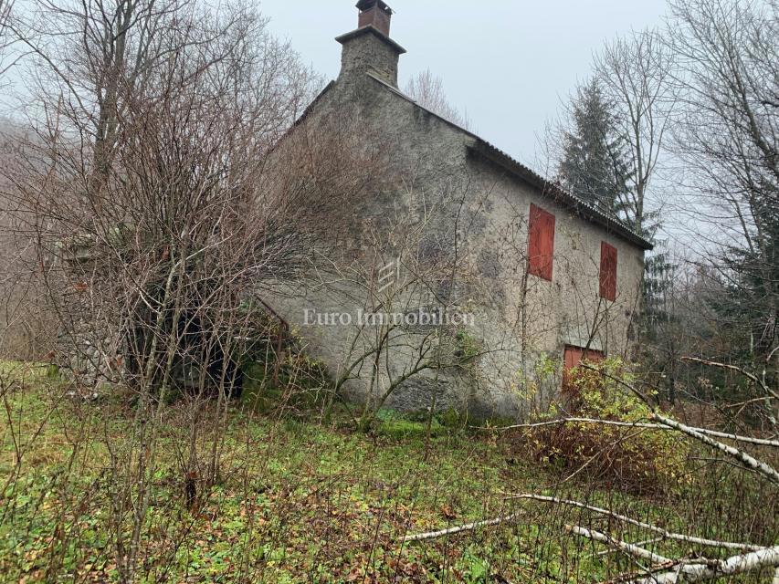 Casa con ampio giardino