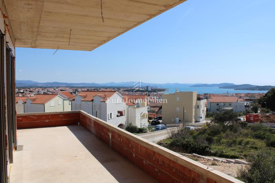 Vodice - appartamento a più piani con vista panoramica sul mare